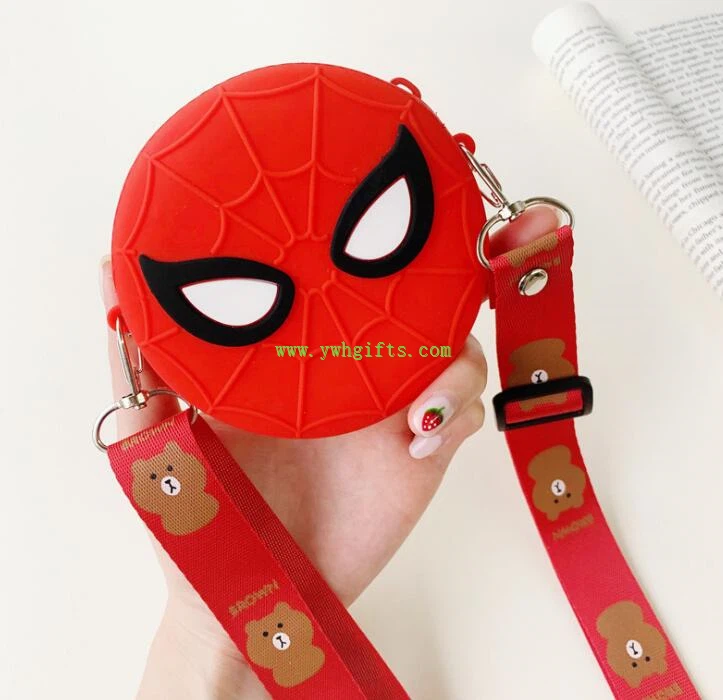 ریڈ اسپائیڈرمین سلیکون لینیارڈ سکے پرس۔